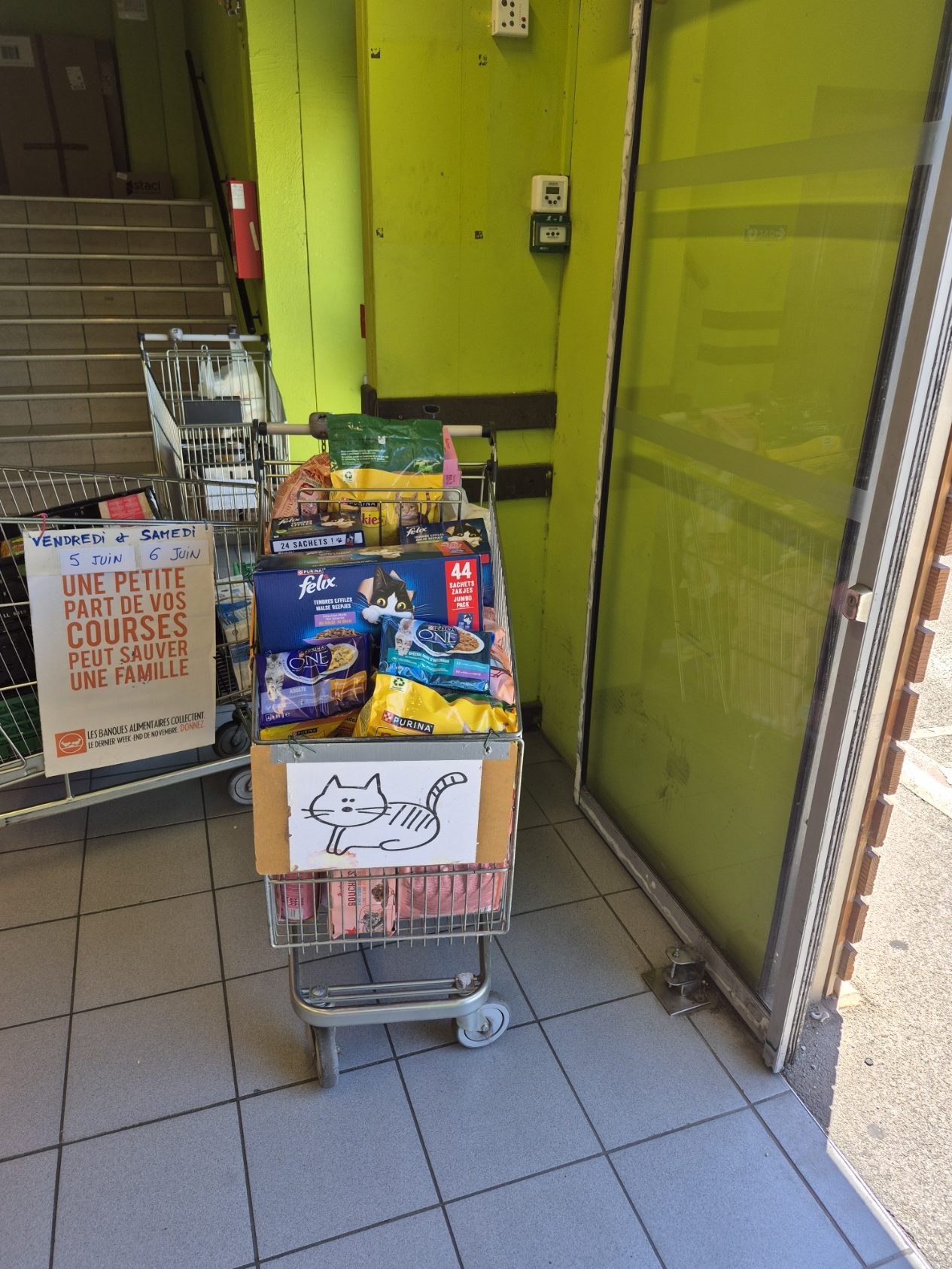 BELLE COLLECTE CE SAMEDI MATIN MALGRE LA PRESENCE D'UNE COLLECTE POUR LA BANQUE ALIMENTAIRE.  MERCI AUX DONATEURS